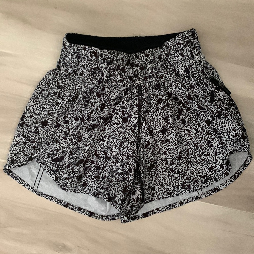 Lululemon black and white 4 inch tracker shorts, Size 0, excellent condition